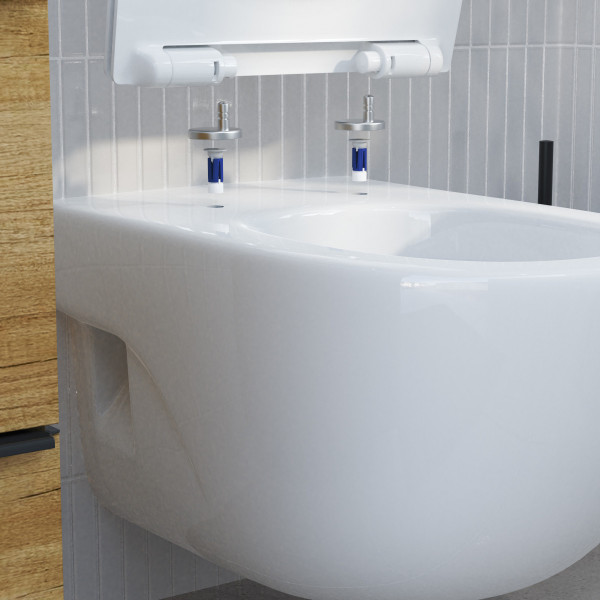 Nahaufnahme eines weißen WC-Sitzes welches an Wand-Bidet montiert wird