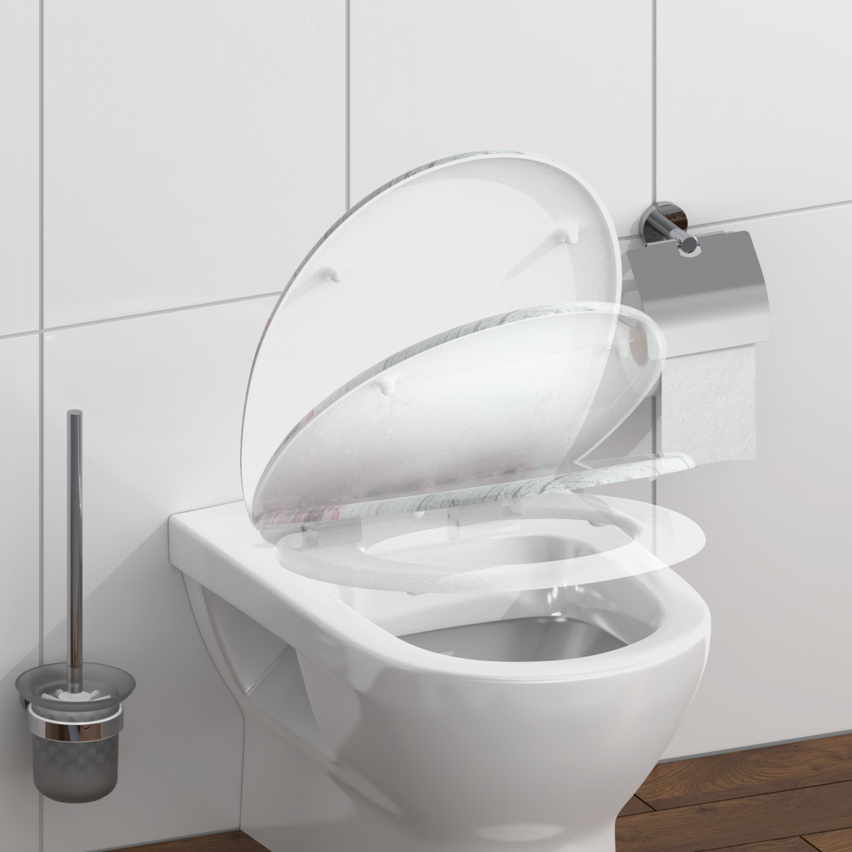 Wandmontierte WC-Schüssel mit halb geöffnetem WC-Sitz und WC-Bürstengarnitur daneben.