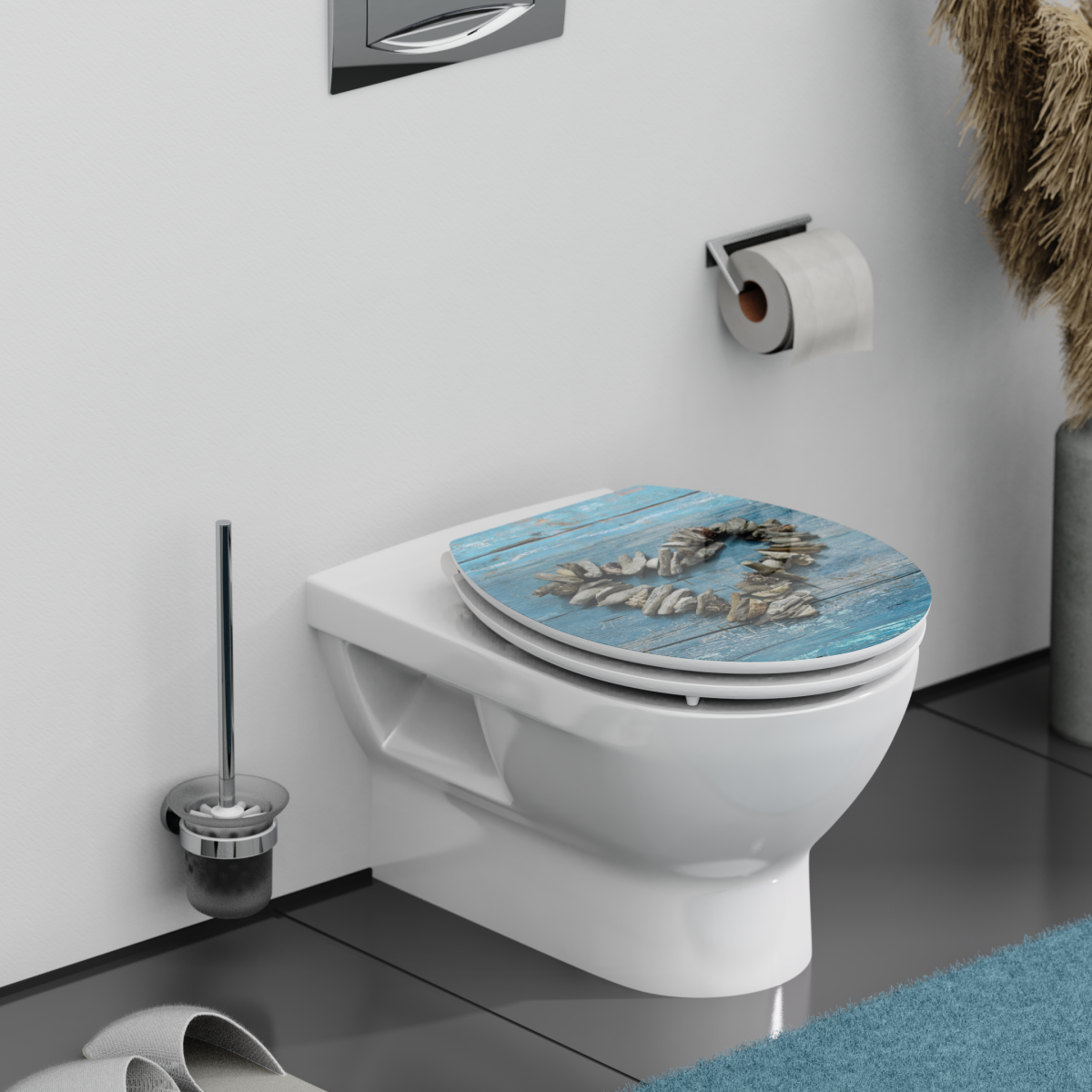 Wandhängendes WC mit geschlossenem Toilettensitz in Holzoptik und Muschelmotiv.