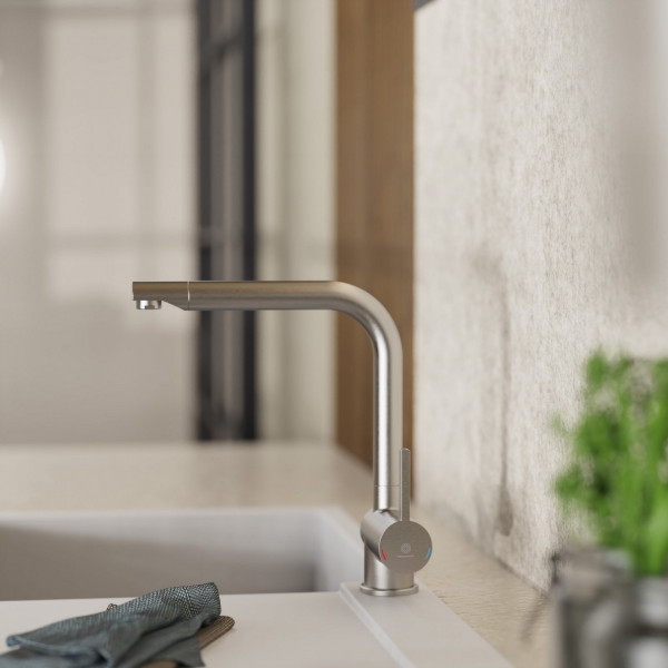 WK 4 in Edelstahloptik, Küchenarmatur mit zeitlosem L-Auslauf