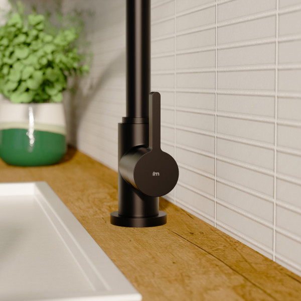 K&uuml;chenarmatur Leona, in Schwarz matt mit Rundbogenauslauf, Niederdruck