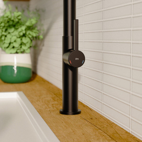 K&uuml;chenarmatur Cassia, in Schwarz matt mit herausziehbarer Geschirrbrause, Hochdruck