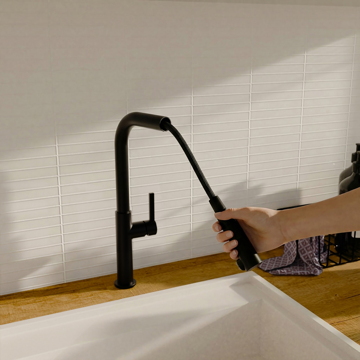 Küchenarmatur Cassia, in Schwarz matt mit herausziehbarer Geschirrbrause, Niederdruck