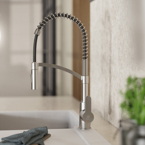 WK 3 in Edelstahloptik, Küchenarmatur mit innovativem Spiralfeder-Design
