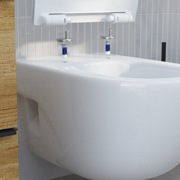 Nahaufnahme eines weißen WC-Sitzes welches an Wand-Bidet montiert wird