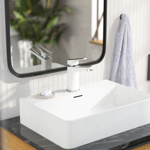 Waschtischarmatur Amelie, in Chrom/Weiß und minimalistischer Form