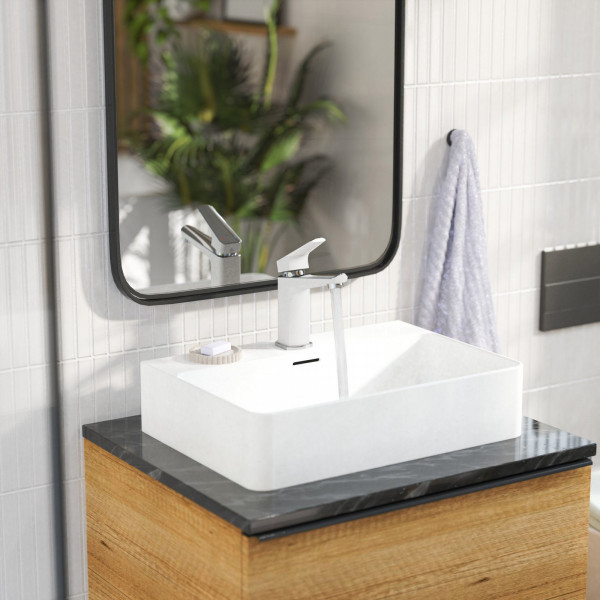 Waschtischarmatur Amelie, in Chrom/Weiß und minimalistischer Form