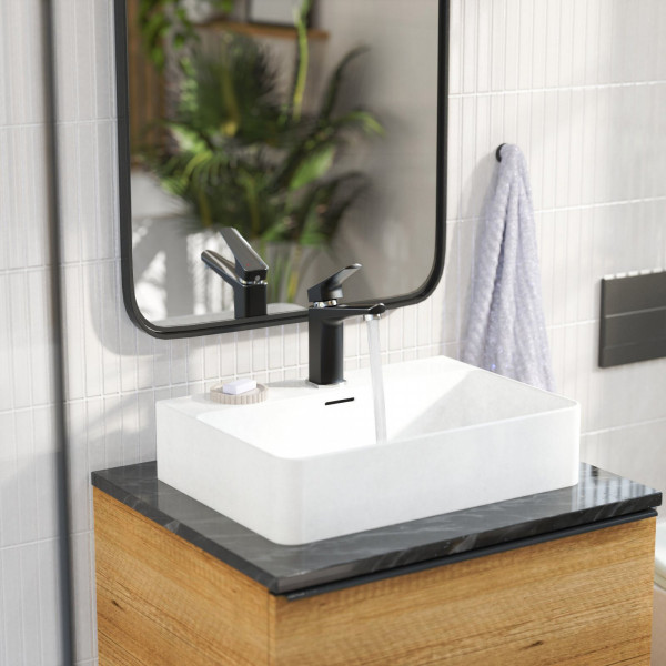 Waschtischarmatur Amelie, in Chrom/Schwarz und minimalistischer Form