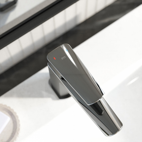 Waschtischarmatur Amelie, in Chrom/Schwarz und minimalistischer Form