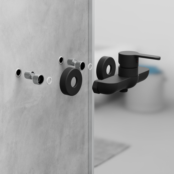 Schwarze Wandarmatur mit Einhebelmischer und sichtbaren Anschlussgewinden vor grauer Wand.