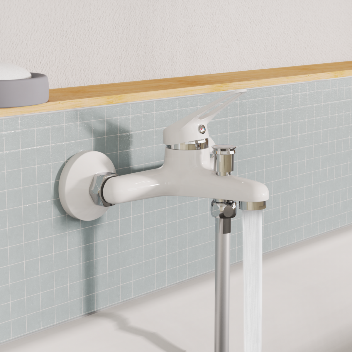 Wandmontierte Einhebel-Badarmatur in Weiß mit laufendem Wasserstrahl in Badewanne.