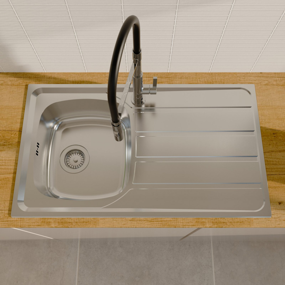 Edelstahlspüle mit einem Becken, Abtropffläche und schwarzem Flex-Schwenkhahn.