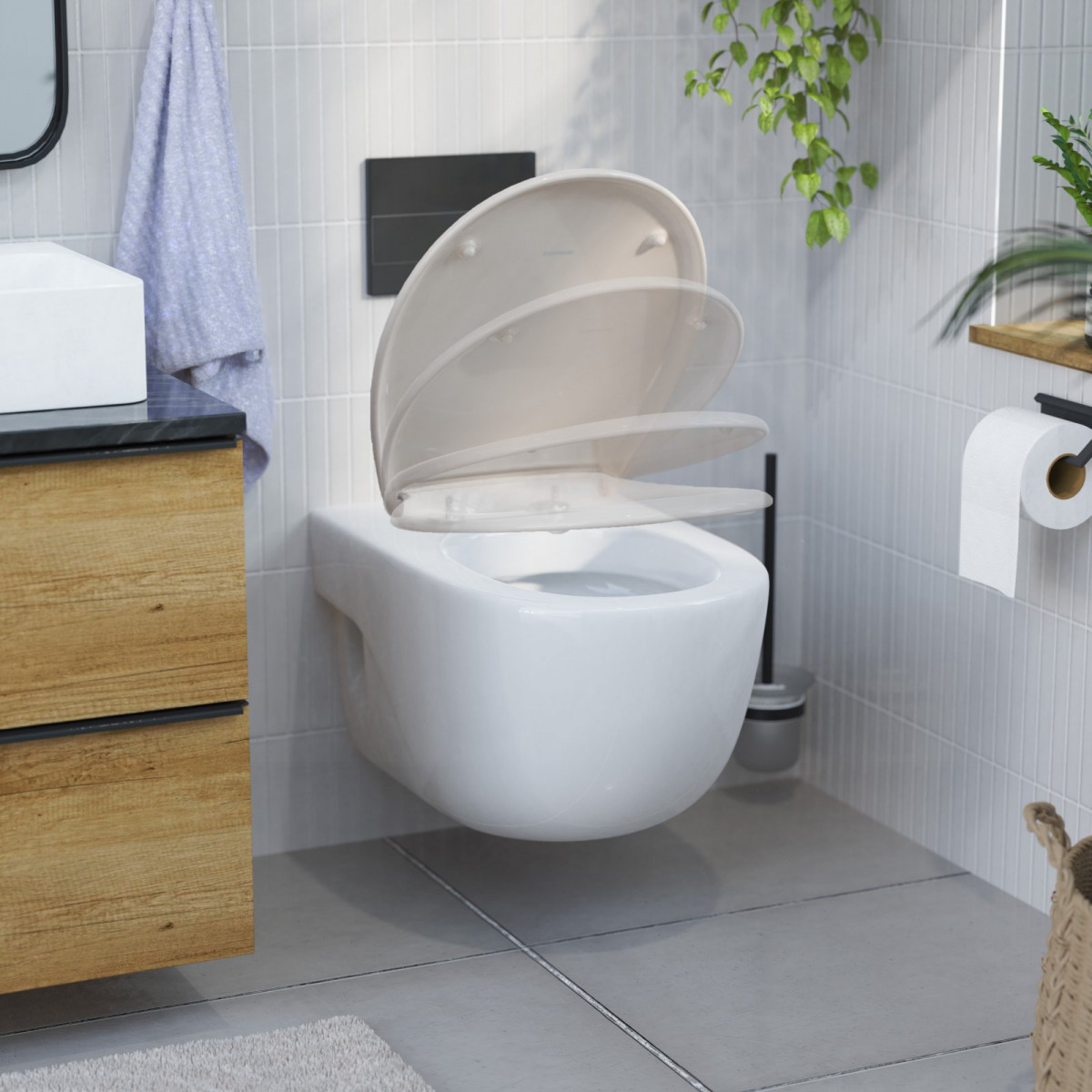 Wandhängende weiße Toilette mit beigefarbendem WC-Sitz und Absenkatuomatik in modernem Badezimmerumfeld