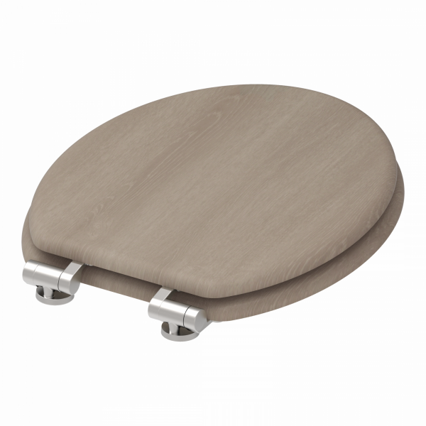 Geschlossener WC-Sitz in Holzoptik mit silberfarbenen Metallscharnieren.