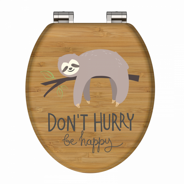 WC-Sitzdeckel aus Holz mit Faultierzeichnung und dem Text âDon't hurry be happyâ.