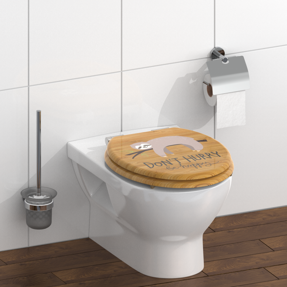 WeiÃe Wandtoilette mit Toilettendeckel in Holzoptik und Faultiermotiv, seitlich WC-BÃỳrste und Papierhalter.