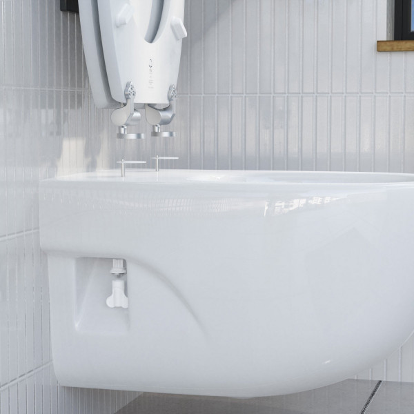 Nahaufnahme eines weißen WC-Sitzes welches an Wand-Bidet montiert wird