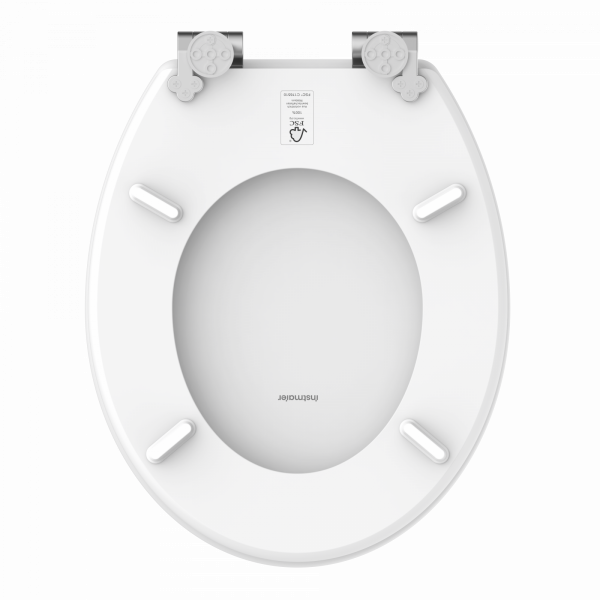 Weißer ovaler WC-Sitz mit vier Puffern und silbernen Scharnieren oben.