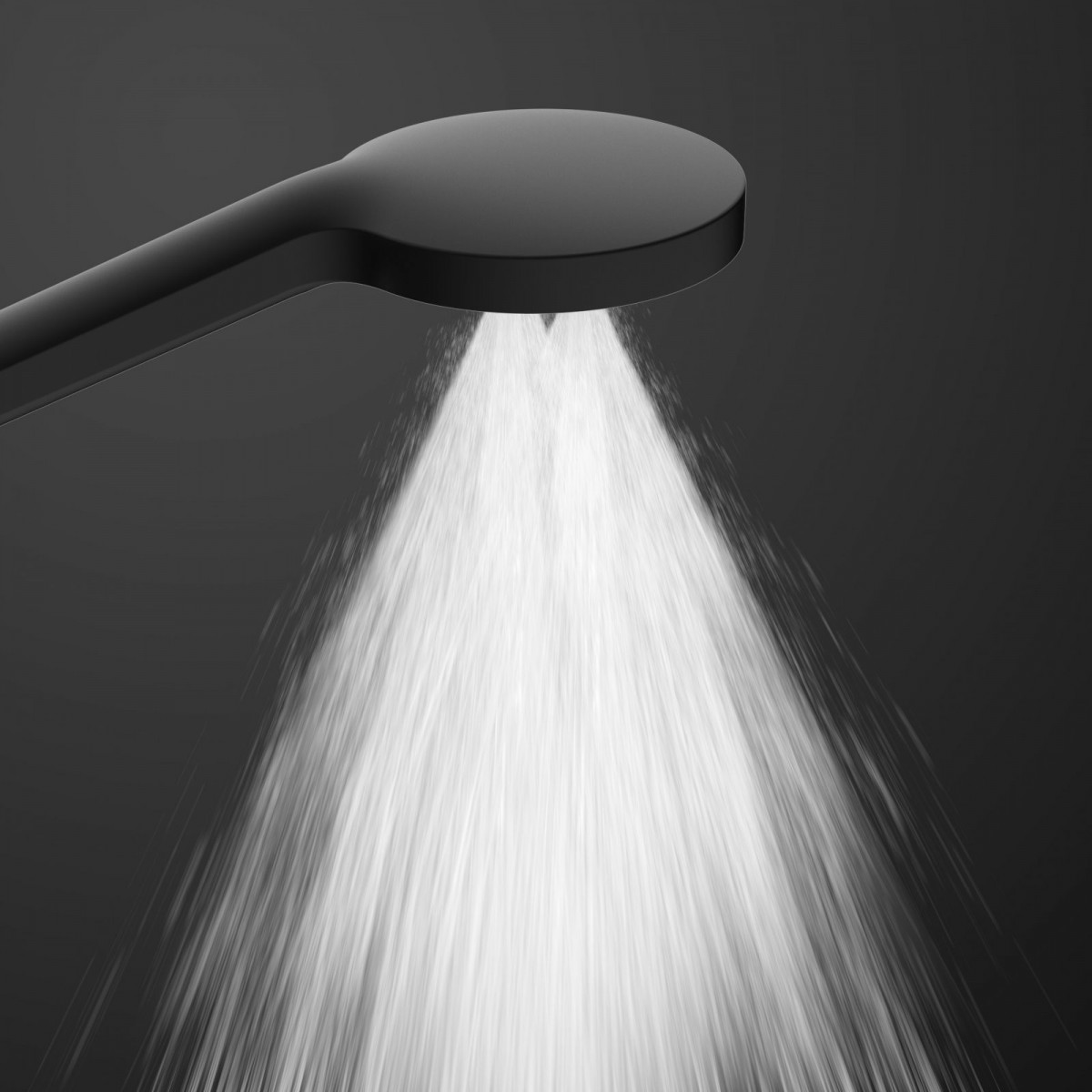 Schwarzer Duschkopf mit gleichmäßig austretendem Wasserstrahl.