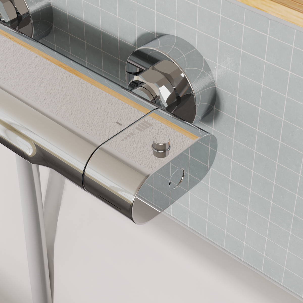 Verchromter Duschthermostat mit rundem Drehknopf vor hellblauer Fliesenwand.