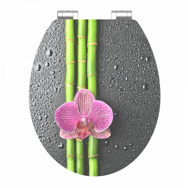Toilettensitz mit Motiv aus grünen Bambusstangen und rosa Orchidee auf nassem Hintergrund